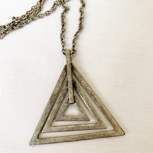 BRANDY MELVILLE | LONG SILVER TRIANGLE NECKLACE - Picture 4 of 4